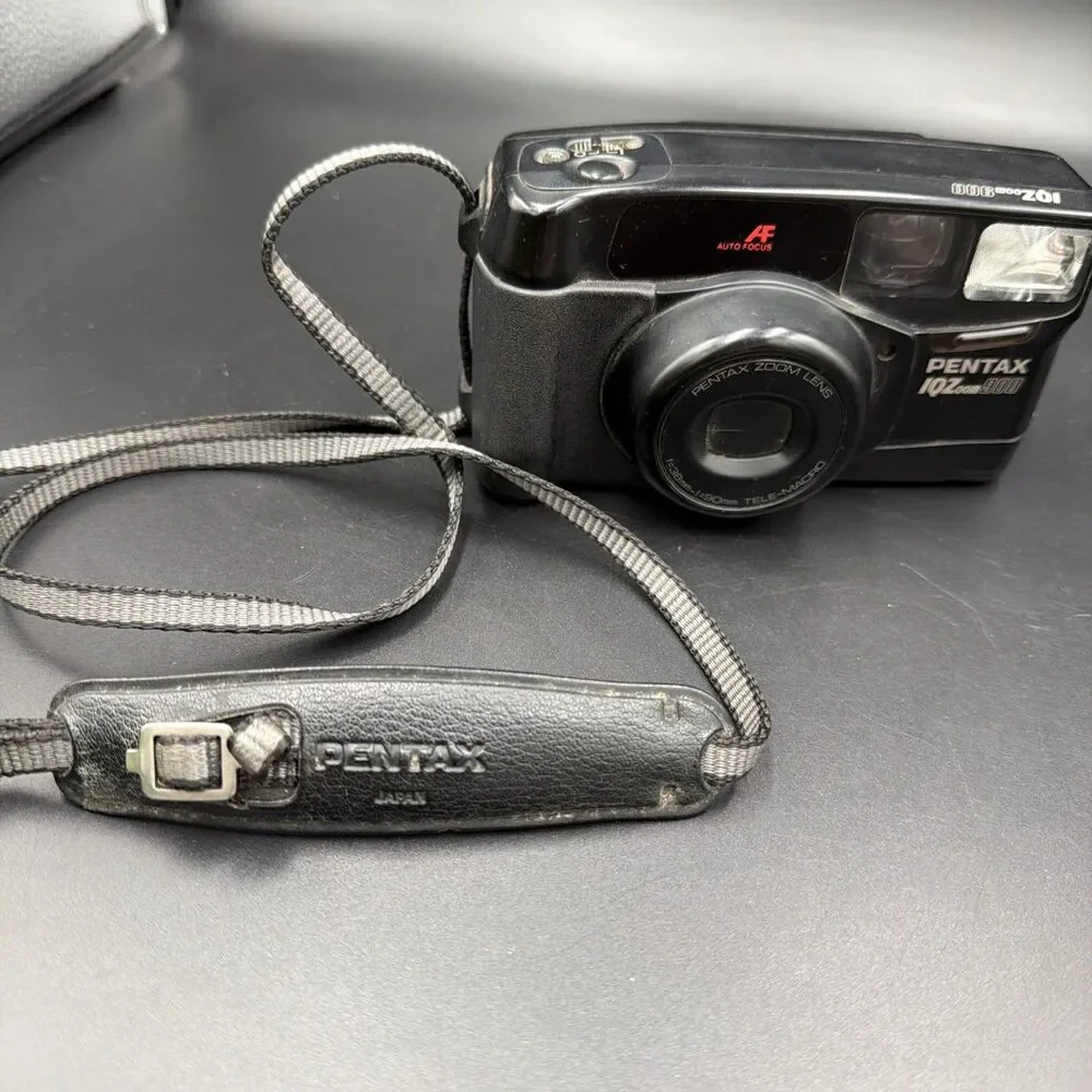 PENTAX IQZoom 900 35mm Film Camera Point & Shoot Auto Focus Flash Zoom Lens -GUC
